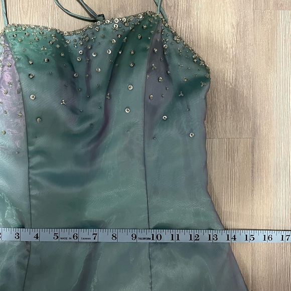 Teal-blue purple shimmer princess bedazzled Grad dress size 4 - Picture 6 of 16